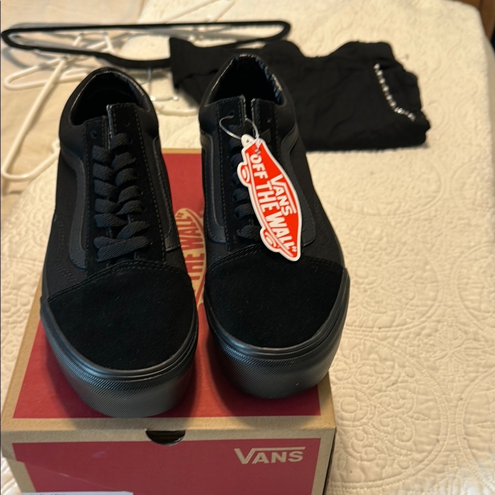 Vans Black Low-Top Sneakers women 9